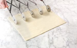 Hovedbilde Deigkutter i st&aring;l, utvidbar med 5 hjul, fra LACOR